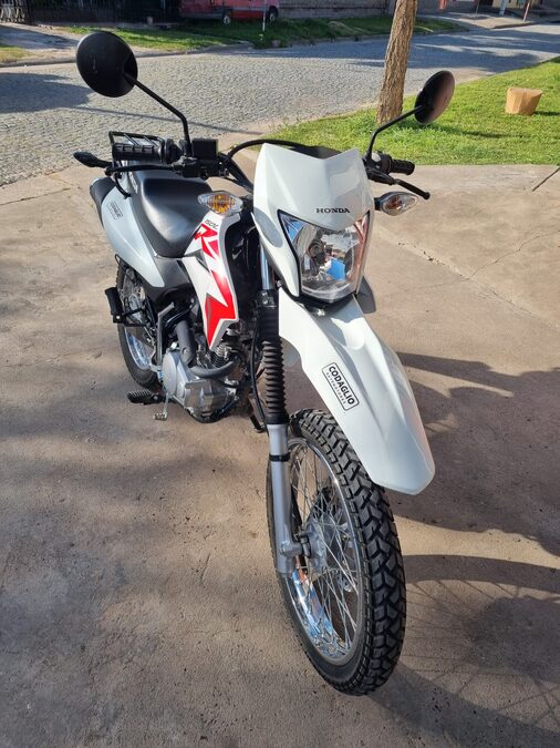Honda Xr150  2024  3.700km. Vendo o permuto mayor-menor
