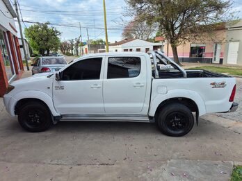 Hilux srx 4*2  2008 315.000km. Vendo o permuto mayor-menor