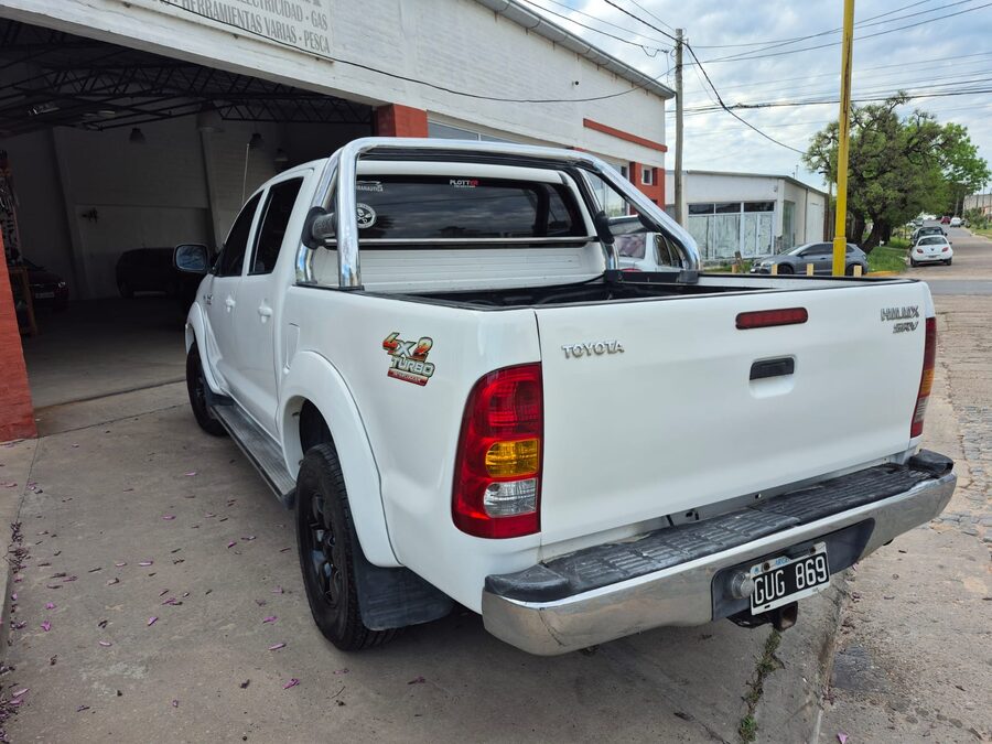 Hilux srx 4*2  2008 315.000km. Vendo o permuto mayor-menor