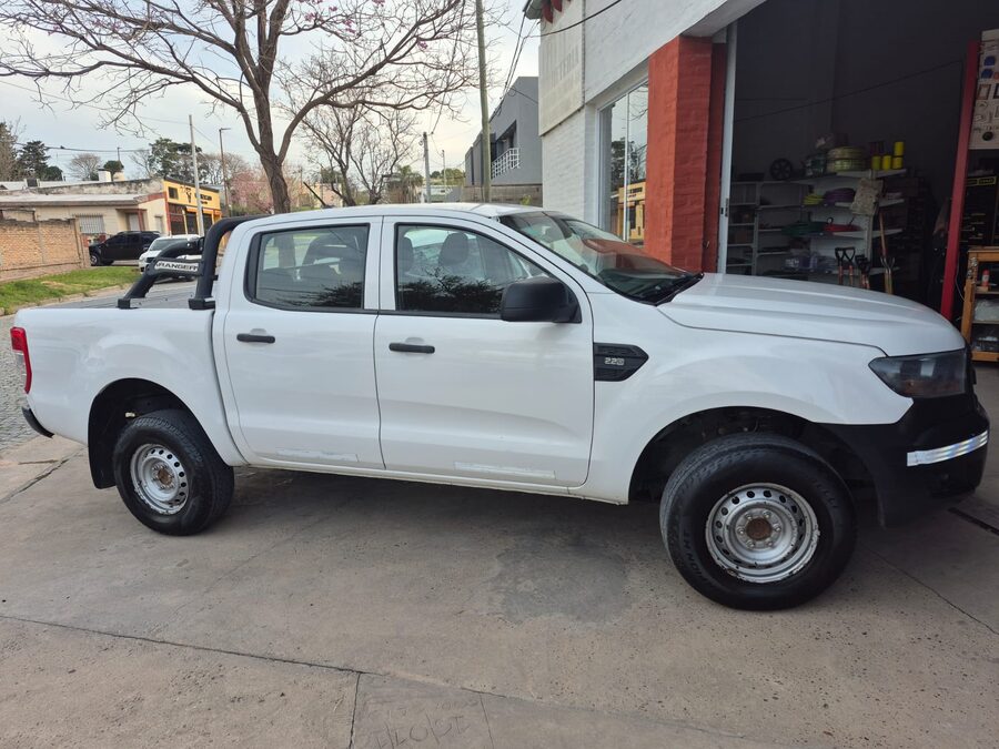 Ford Ranger 4*2 2.2 2020 270.000km. Vendo o permuto mayor-menor