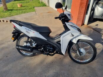 Honda Wave 110cc 2026 144km. Vendo o permuto mayor-menor