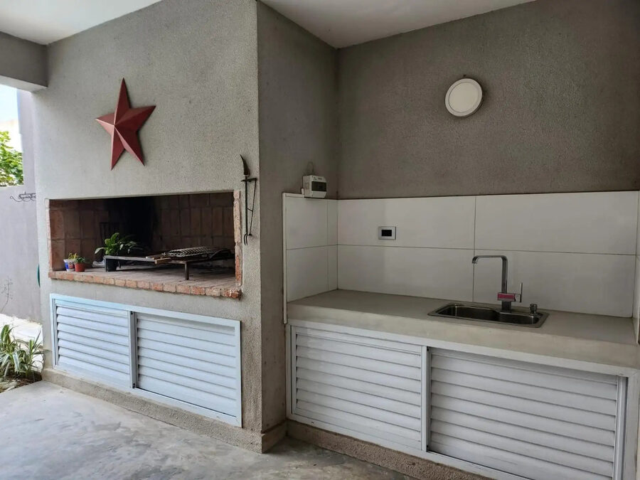 VENDO TRIPLEX ZONA THOMPSON, NUEVO PRECIO !!!
