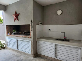 VENDO TRIPLEX ZONA THOMPSON, NUEVO PRECIO !!!