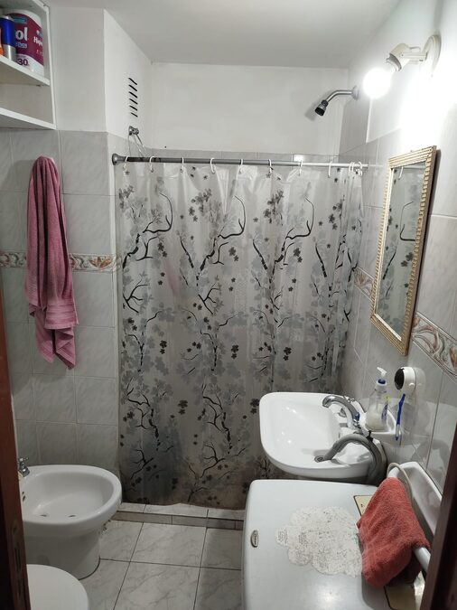 VENDO DEPTO 1 DORMITORIO CENTRICO.