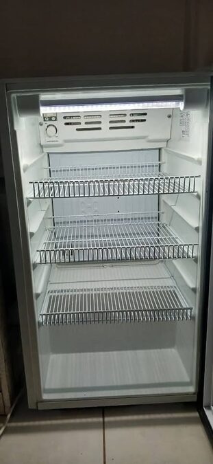 VENDO HELADERA EXHIBIDORA