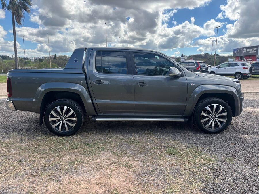 VOLKSWAGEN AMAROK V6 30TD 4X4 DC AT EXTREME. Recibo vehículos de menor y mayor valor.