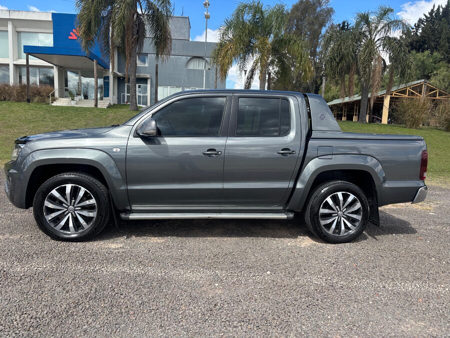 VOLKSWAGEN AMAROK V6 30TD 4X4 DC AT EXTREME. Recibo vehículos de menor y mayor valor.