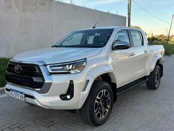 Toyota hilux - srx 4x4 - motor 2.8 204cv - caja AT/6 - año 2026 0km - trocha ancha