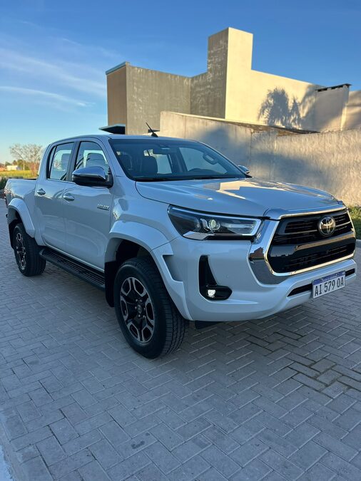 Toyota hilux - srx 4x4 - motor 2.8 204cv - caja AT/6 - año 2026 0km - trocha ancha