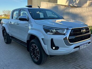 Toyota hilux - srx 4x4 - motor 2.8 204cv - caja AT/6 - año 2026 0km - trocha ancha