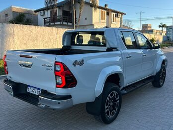 Toyota hilux - srx 4x4 - motor 2.8 204cv - caja AT/6 - año 2026 0km - trocha ancha