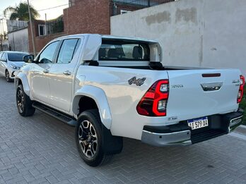 Toyota hilux - srx 4x4 - motor 2.8 204cv - caja AT/6 - año 2026 0km - trocha ancha