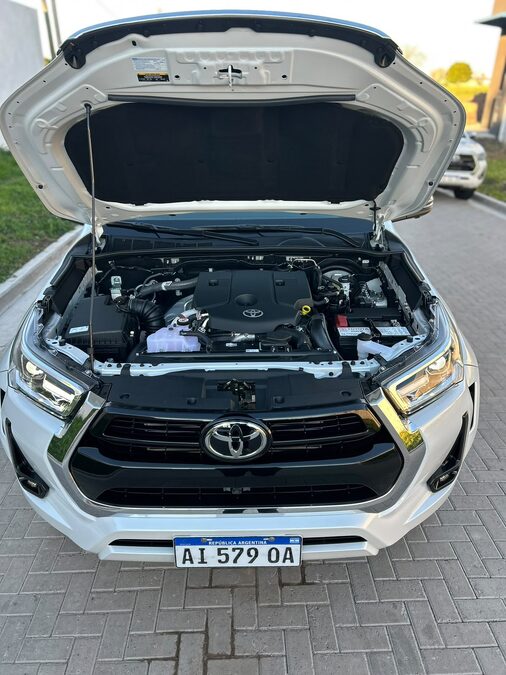 Toyota hilux - srx 4x4 - motor 2.8 204cv - caja AT/6 - año 2026 0km - trocha ancha