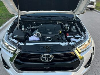 Toyota hilux - srx 4x4 - motor 2.8 204cv - caja AT/6 - año 2026 0km - trocha ancha