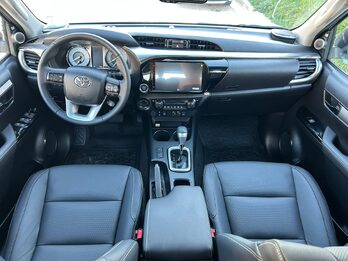 Toyota hilux - srx 4x4 - motor 2.8 204cv - caja AT/6 - año 2026 0km - trocha ancha