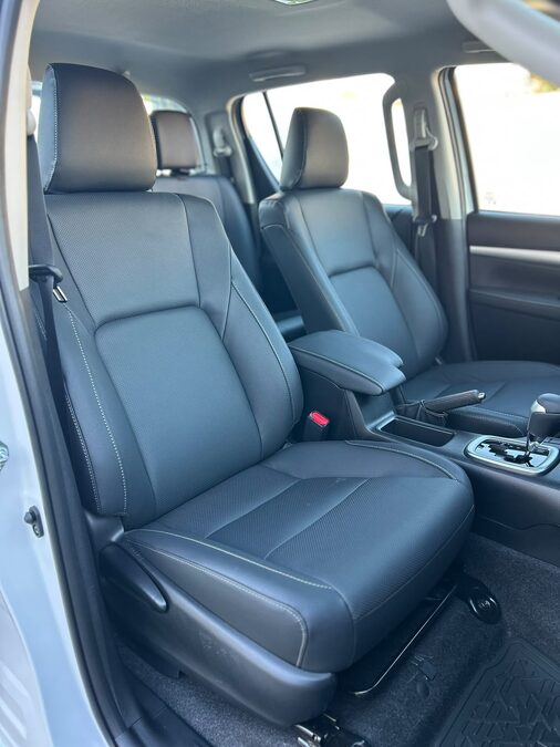 Toyota hilux - srx 4x4 - motor 2.8 204cv - caja AT/6 - año 2026 0km - trocha ancha