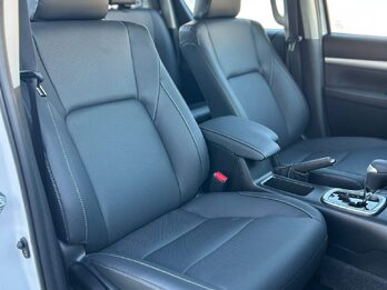 Toyota hilux - srx 4x4 - motor 2.8 204cv - caja AT/6 - año 2026 0km - trocha ancha