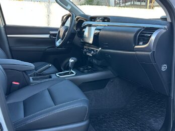 Toyota hilux - srx 4x4 - motor 2.8 204cv - caja AT/6 - año 2026 0km - trocha ancha