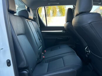 Toyota hilux - srx 4x4 - motor 2.8 204cv - caja AT/6 - año 2026 0km - trocha ancha