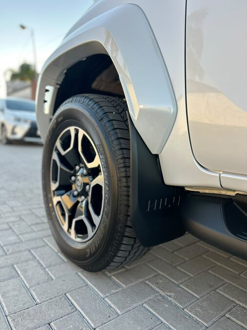 Toyota hilux - srx 4x4 - motor 2.8 204cv - caja AT/6 - año 2026 0km - trocha ancha