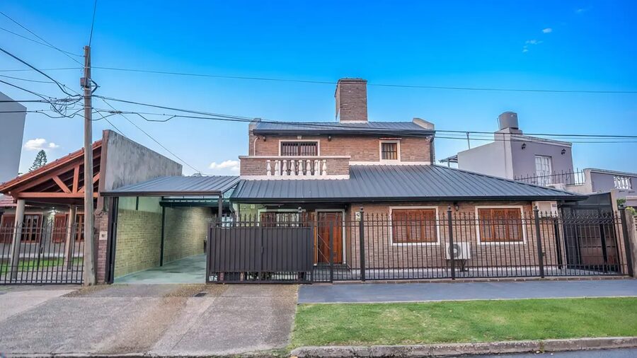 Amplia casa con pileta y quincho — Zona Sur, Paraná
