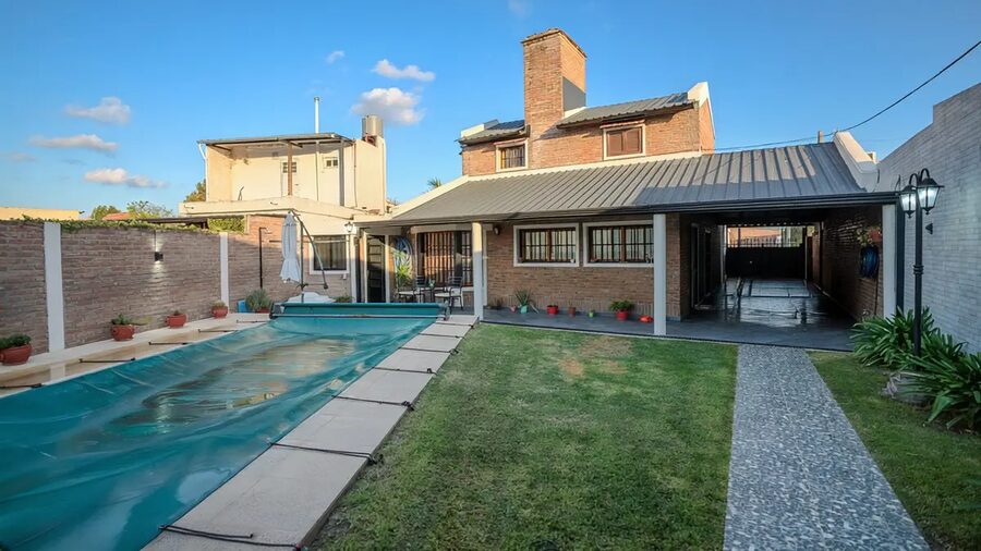Amplia casa con pileta y quincho — Zona Sur, Paraná