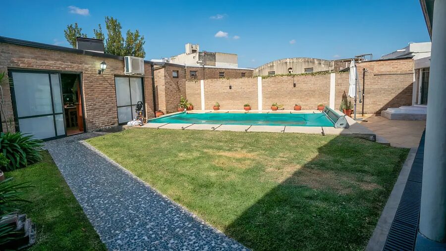Amplia casa con pileta y quincho — Zona Sur, Paraná