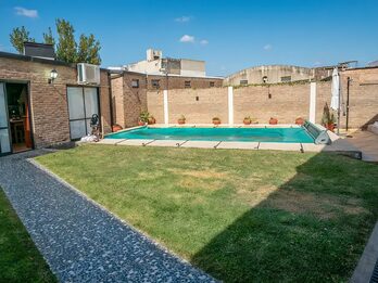 Amplia casa con pileta y quincho — Zona Sur, Paraná