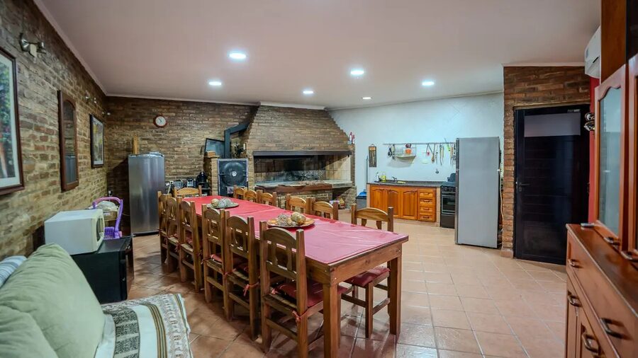 Amplia casa con pileta y quincho — Zona Sur, Paraná