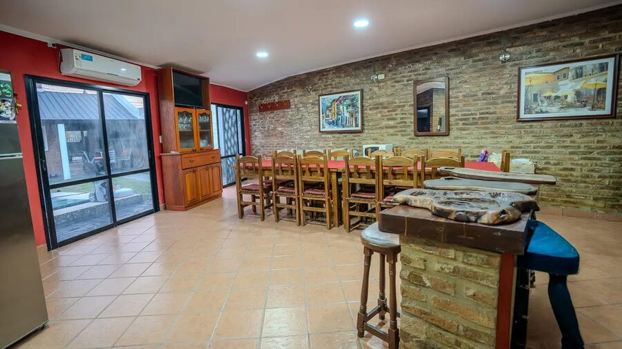 Amplia casa con pileta y quincho — Zona Sur, Paraná