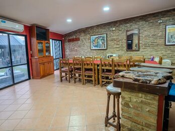 Amplia casa con pileta y quincho — Zona Sur, Paraná