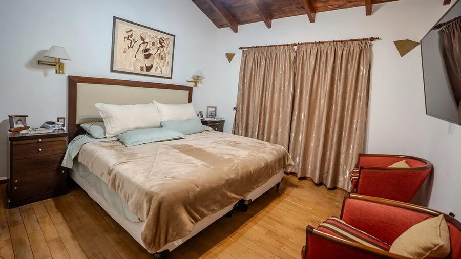 Amplia casa con pileta y quincho — Zona Sur, Paraná