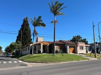 Vendo hermosa casa en calle Hernandarias esquina Febre