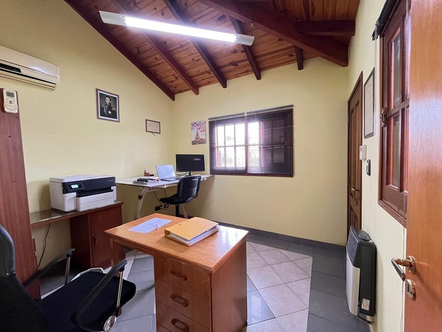 Vendo hermosa casa en calle Hernandarias esquina Febre