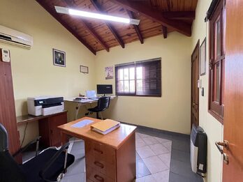 Vendo hermosa casa en calle Hernandarias esquina Febre