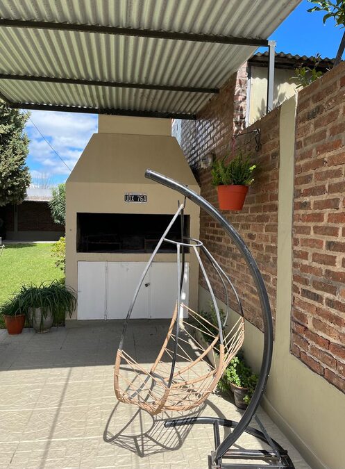 Vendo hermosa casa en calle Hernandarias esquina Febre