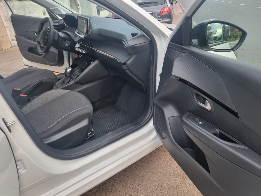 Oportunidad Peugeot 208 Allure 1.6 Aut 2025 Km/2200 (nuevo)