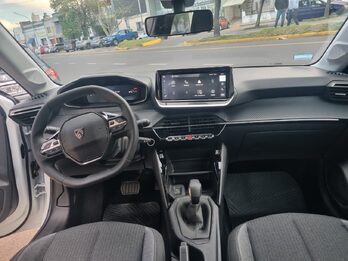 Oportunidad Peugeot 208 Allure 1.6 Aut 2025 Km/2200 (nuevo)