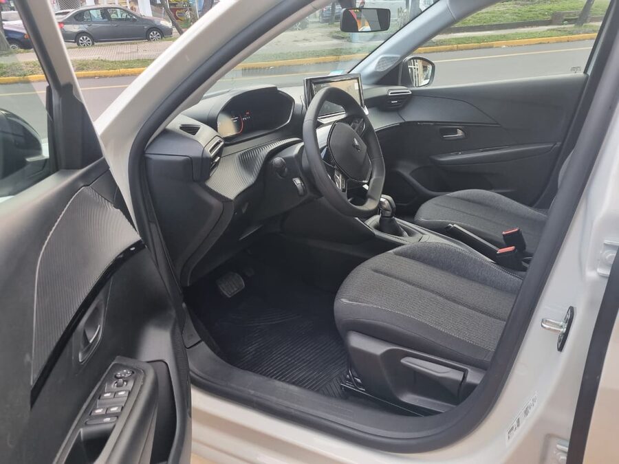 Oportunidad Peugeot 208 Allure 1.6 Aut 2025 Km/2200 (nuevo)