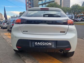 Oportunidad Peugeot 208 Allure 1.6 Aut 2025 Km/2200 (nuevo)