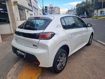 Oportunidad Peugeot 208 Allure 1.6 Aut 2025 Km/2200 (nuevo)