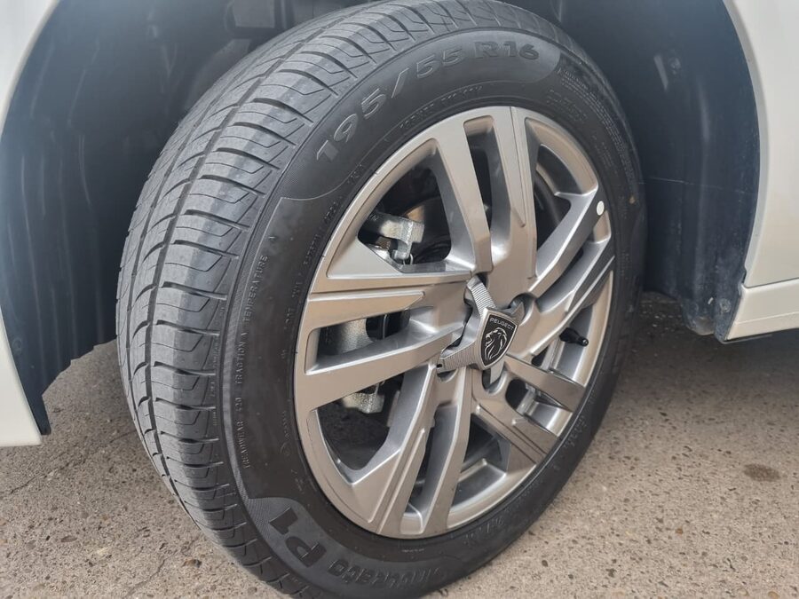 Oportunidad Peugeot 208 Allure 1.6 Aut 2025 Km/2200 (nuevo)