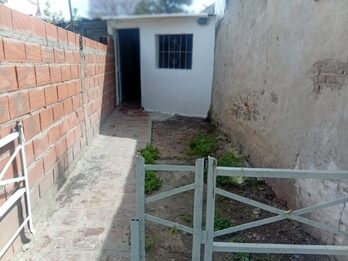 dño alquila dto de 2 amb pb frente impecable $ 210.000 sin expensas brrio san Jose