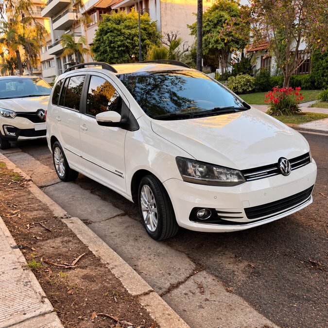 VOLKSWAGEN SURAN 1.6 HIGHLINE - AÑO 2.017