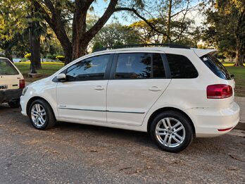 VOLKSWAGEN SURAN 1.6 HIGHLINE - AÑO 2.017