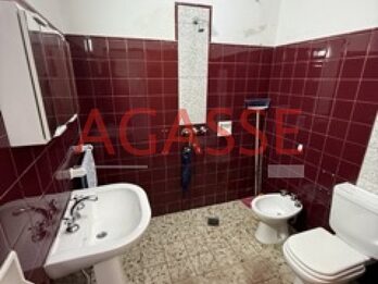 CALLE CANDIOTTI VENDO DOS CASAS EN UNA. AMPLIA EN MUY BUEN ESTADO