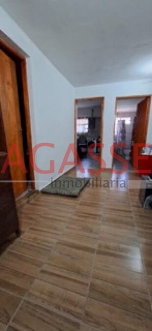 CALLE CANDIOTTI VENDO DOS CASAS EN UNA. AMPLIA EN MUY BUEN ESTADO
