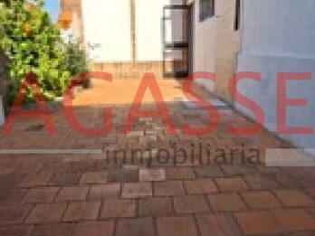 CALLE CANDIOTTI VENDO DOS CASAS EN UNA. AMPLIA EN MUY BUEN ESTADO