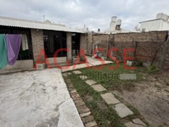 CALLE CANDIOTTI VENDO DOS CASAS EN UNA. AMPLIA EN MUY BUEN ESTADO