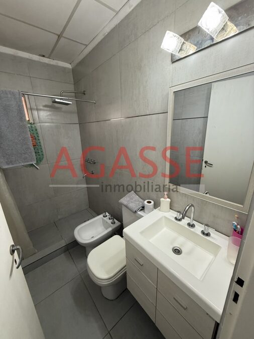 VENDO CALLE GARAYALDE CASA DE 3 DORM AMPLIA. APTA CREDITO.